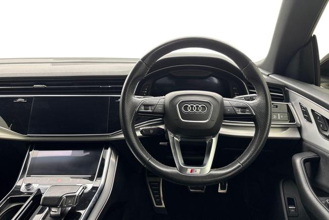 AUDI Q8 Photo 11