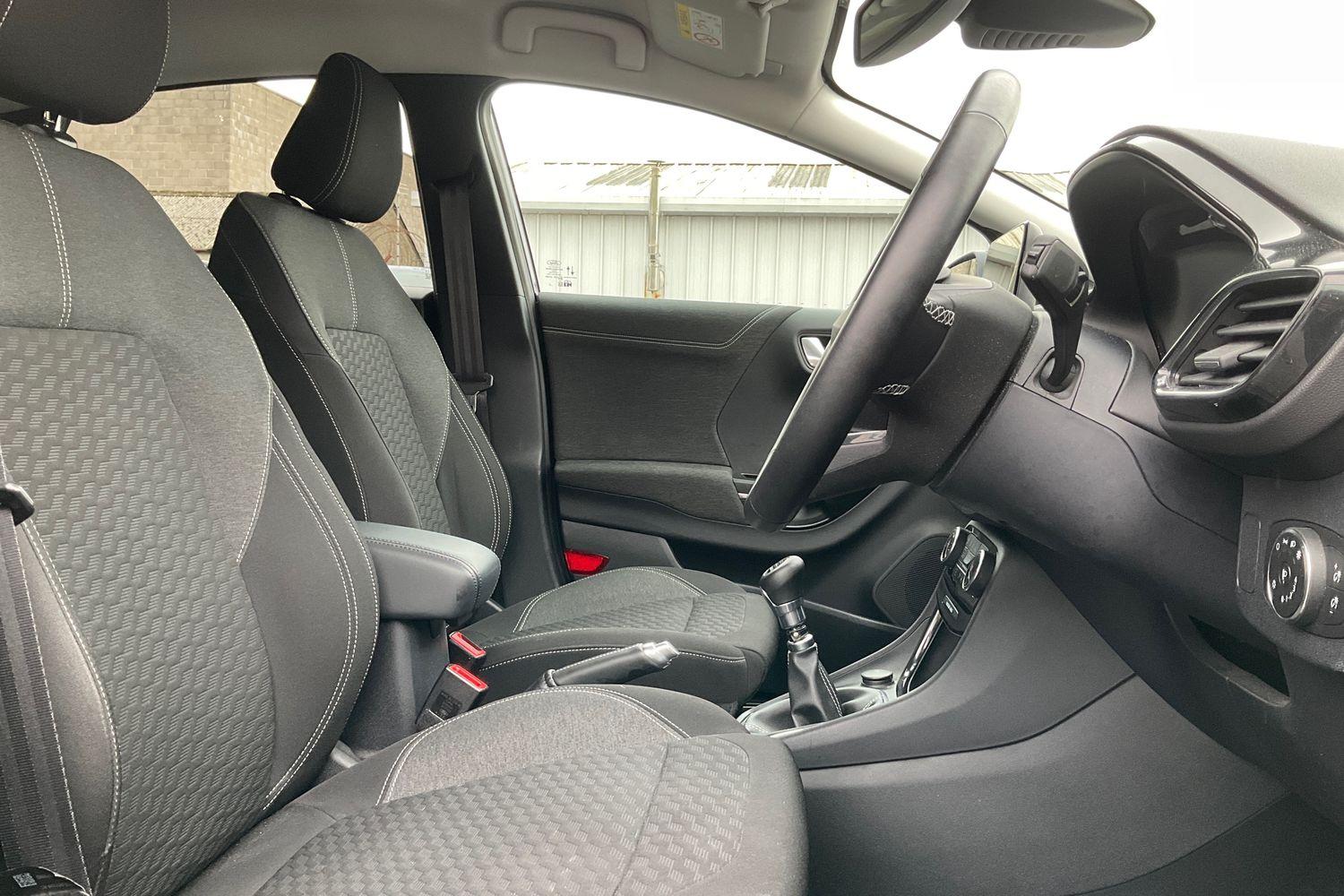 Ford PUMA Photo 16