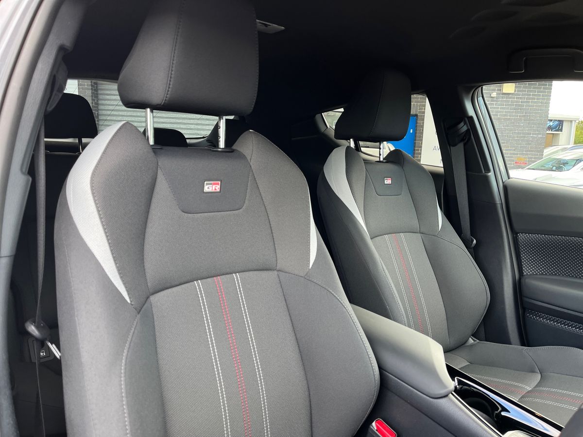 Toyota C-HR Photo 22