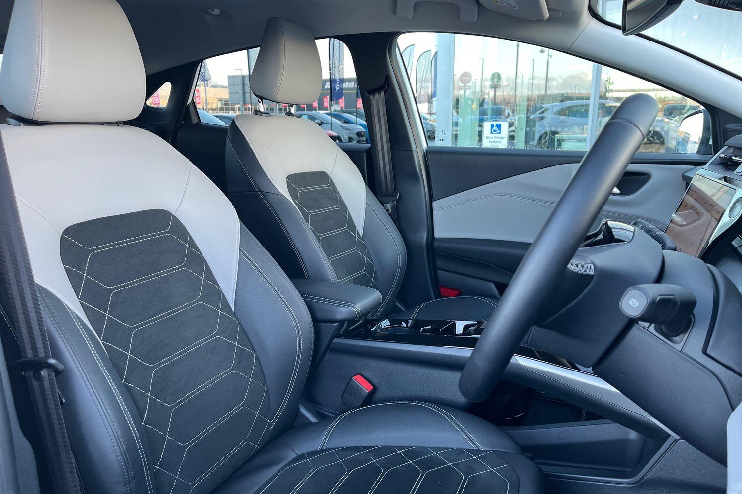 Ford Puma Gen-E Photo 16