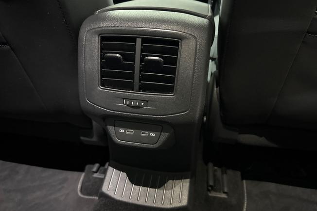 VOLKSWAGEN T-Roc Photo 30