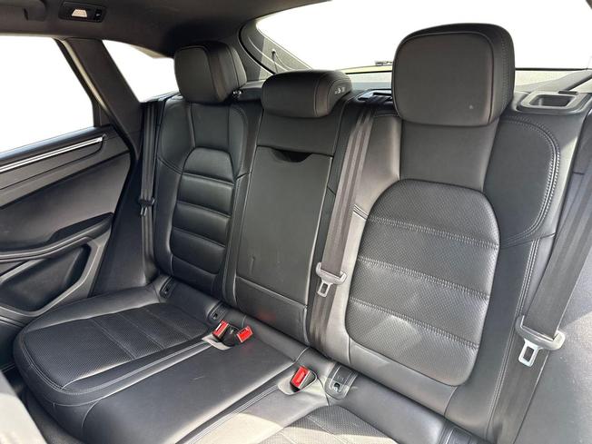 PORSCHE Macan Photo 9