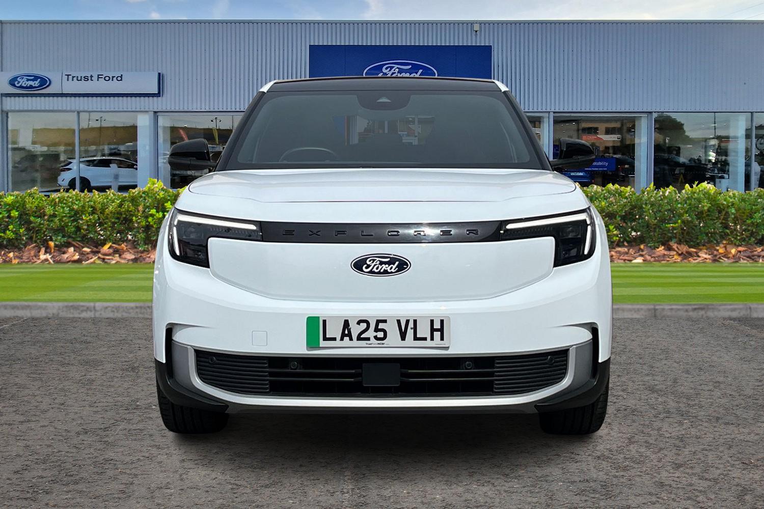 Ford Explorer Photo 5