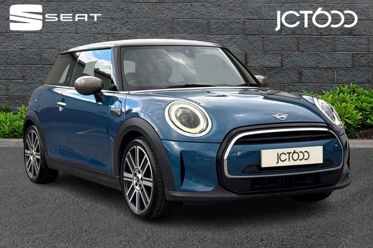 Used 2023 MINI Hatch 1.5 Cooper Exclusive Hatchback 3dr Petrol Steptronic Euro 6 (s/s) (136 ps) Blue at JCT600