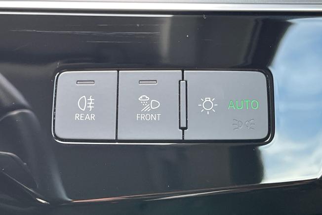 AUDI Q8 E-Tron Photo 33