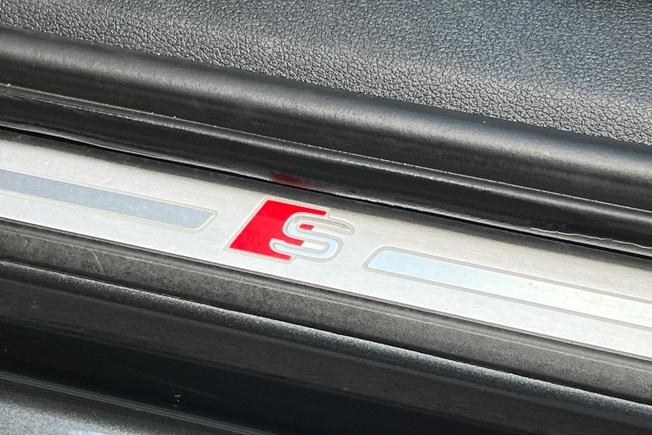 AUDI A4 Photo 35