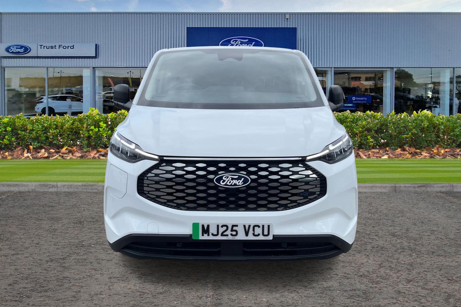 Ford E-TRANSIT CUSTOM Photo 11
