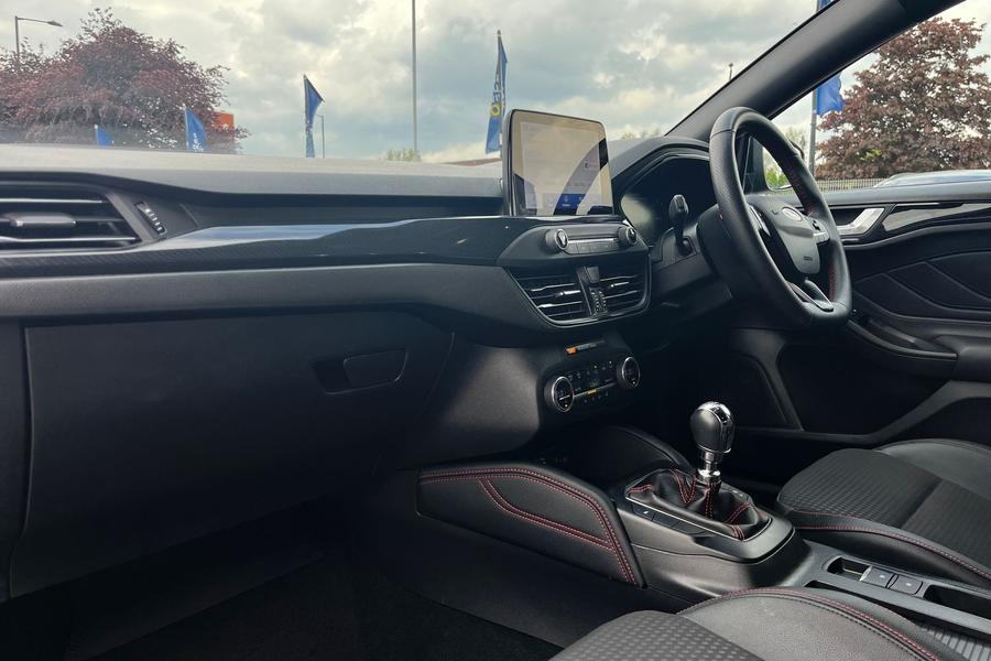 Ford FOCUS Photo autoimg-9f678c471cafb9e5fd72680533cb19f65feee3de.jpg