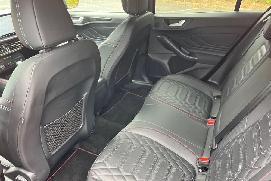 Ford FOCUS Photo autoimg-9f6a001d1f0953bd556b123d1e9bcb6a1e3c8433.jpg