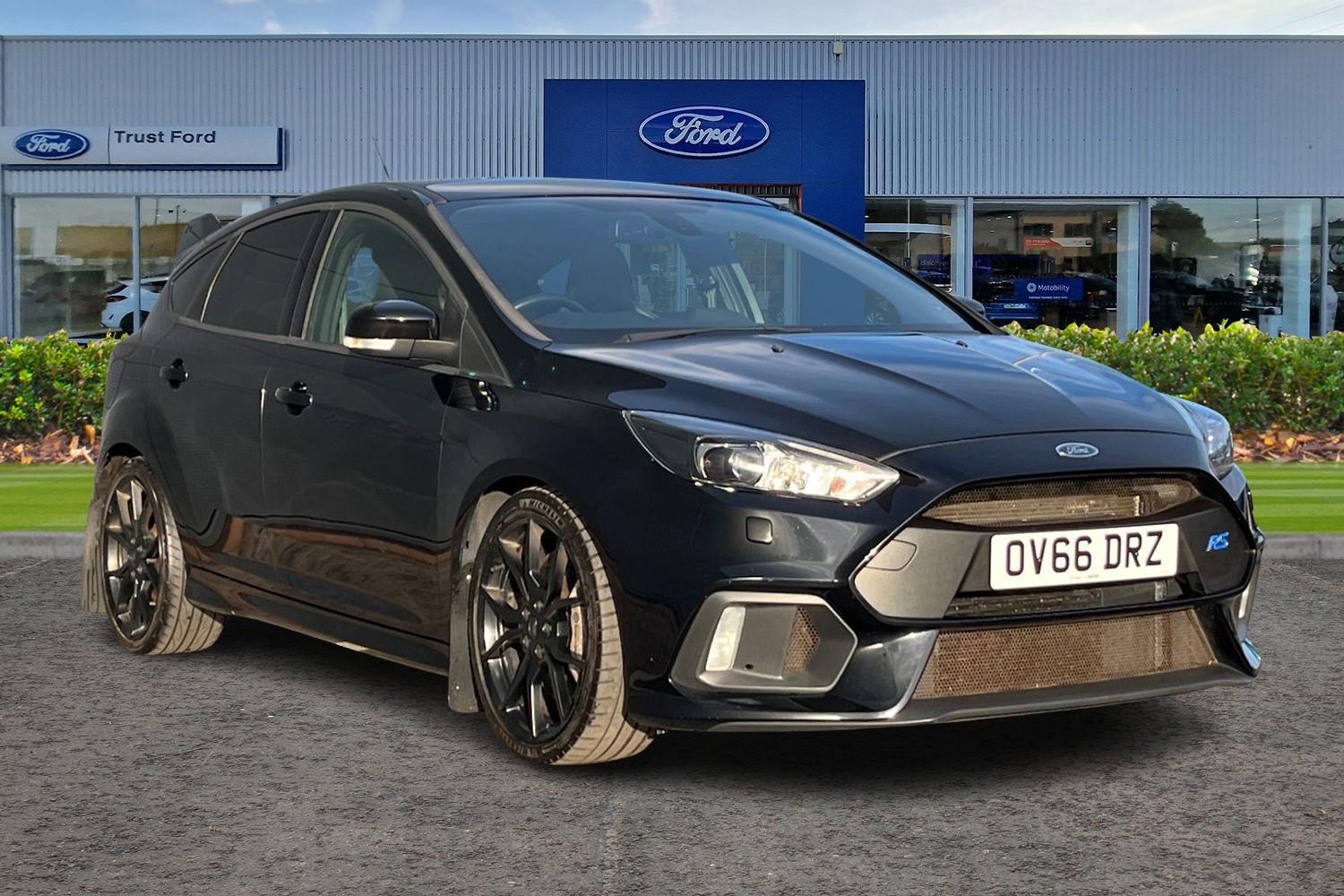 Ford FOCUS RS Photo 0