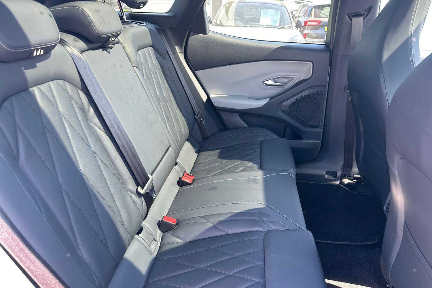 Ford EXPLORER Photo 19