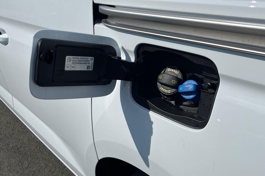 Ford TRANSIT CONNECT Photo autoimg-9f6e80141e2c2d54a18a516ab69e1fe5fb617748.jpg