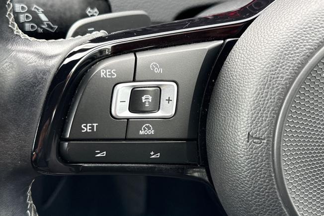 VOLKSWAGEN Golf Photo 16