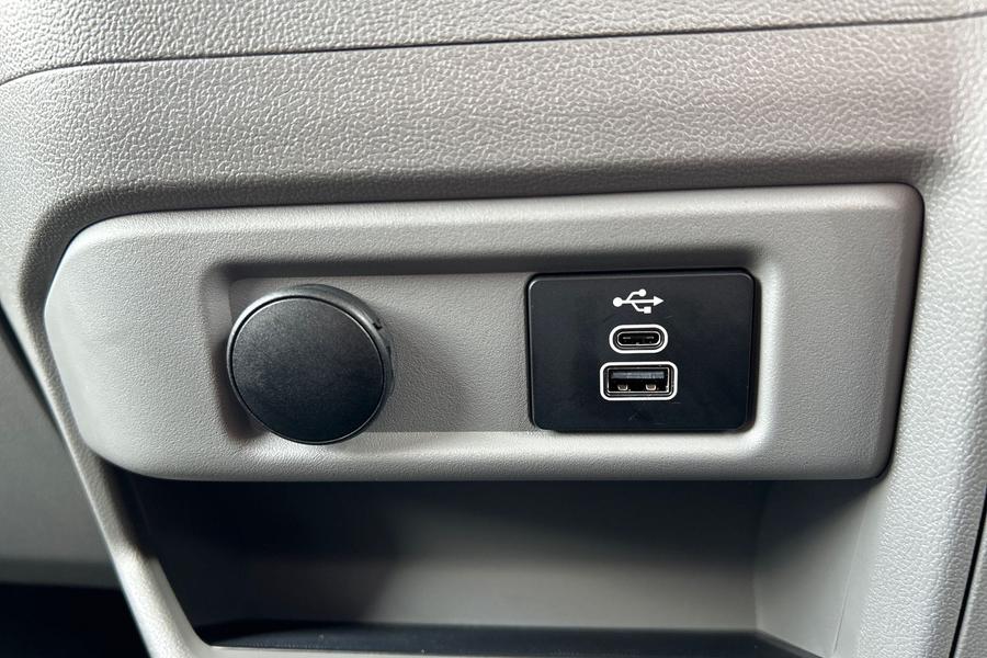 Ford TRANSIT CUSTOM Photo autoimg-9f7d1542c9eaaa3704e97f1ff3ff78057a0ee4f8.jpg
