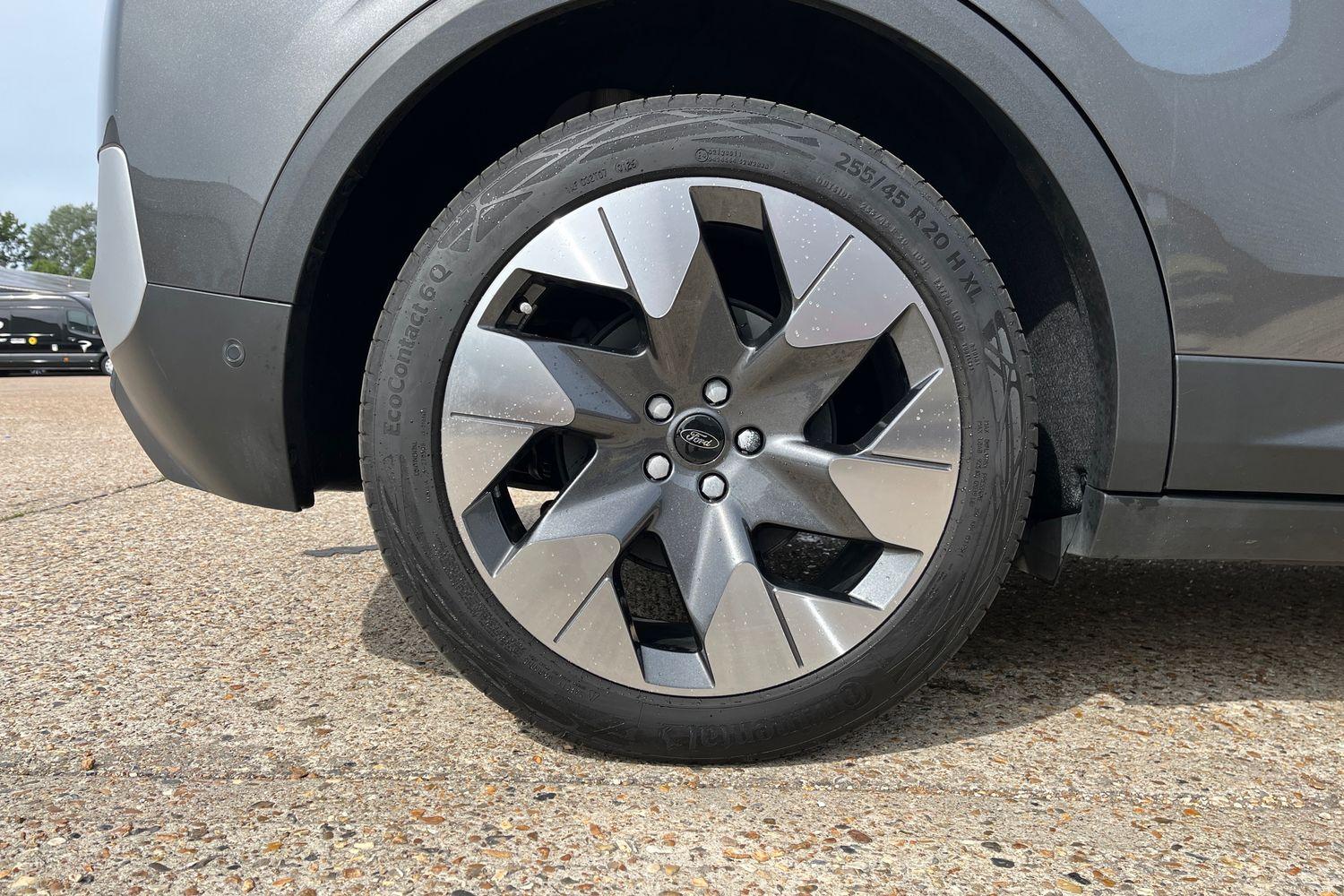 Ford Explorer Photo 7