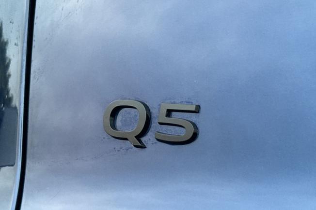 AUDI Q5 SUV Photo 28