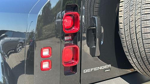 Land Rover Defender Photo autoimg-9f81e69f8f93d3d42c477ad904505f4e32c50314.jpg