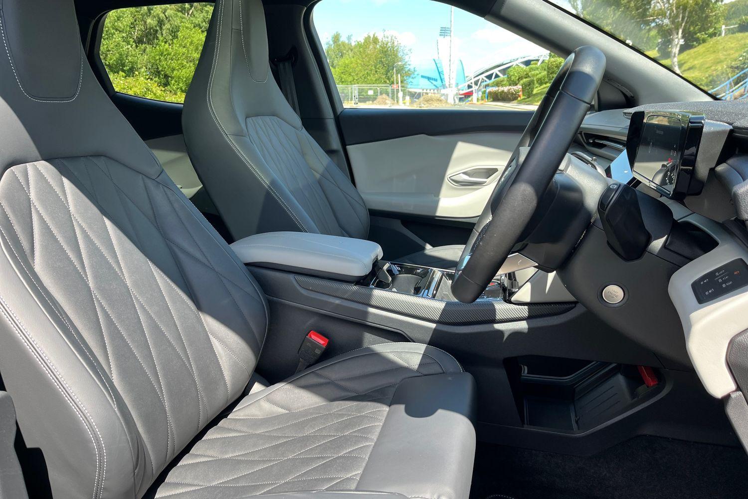 Ford Explorer Photo 16