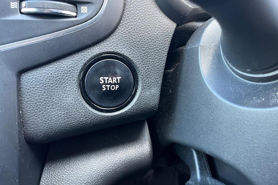 Renault MEGANE Photo autoimg-9f8fc3caae74137f44ef305001812a1308fee820.jpg