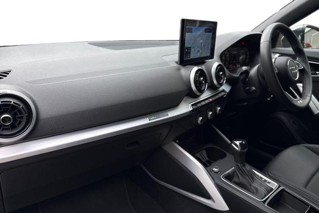 Audi Q2 Photo 2