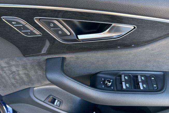 AUDI Q7 Photo 38