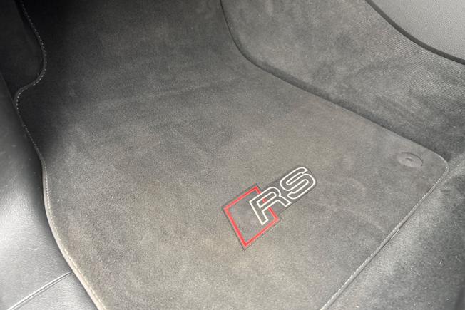 AUDI Rsq8 Photo 22