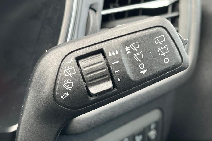 Ford KUGA Photo autoimg-9face60b95816c70bd4efa6895c3acf22237c70a.jpg