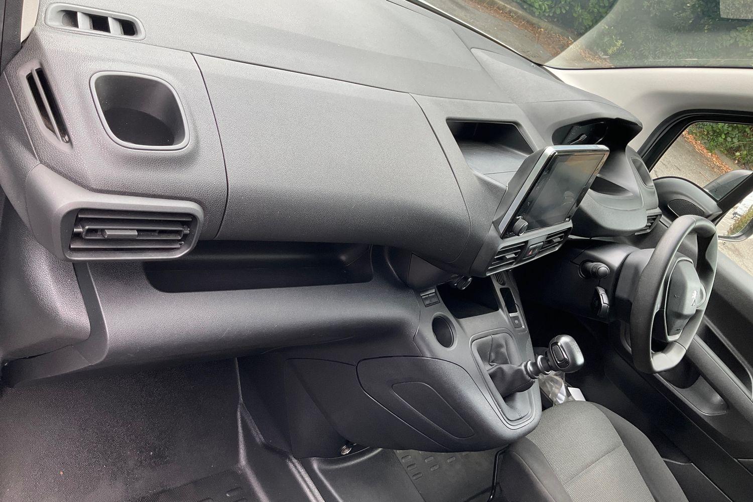 Peugeot PARTNER Photo 15