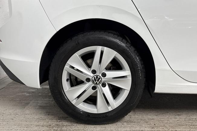 VOLKSWAGEN Golf Photo 5