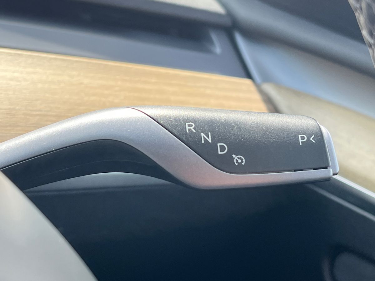 TESLA Model Y Photo 13