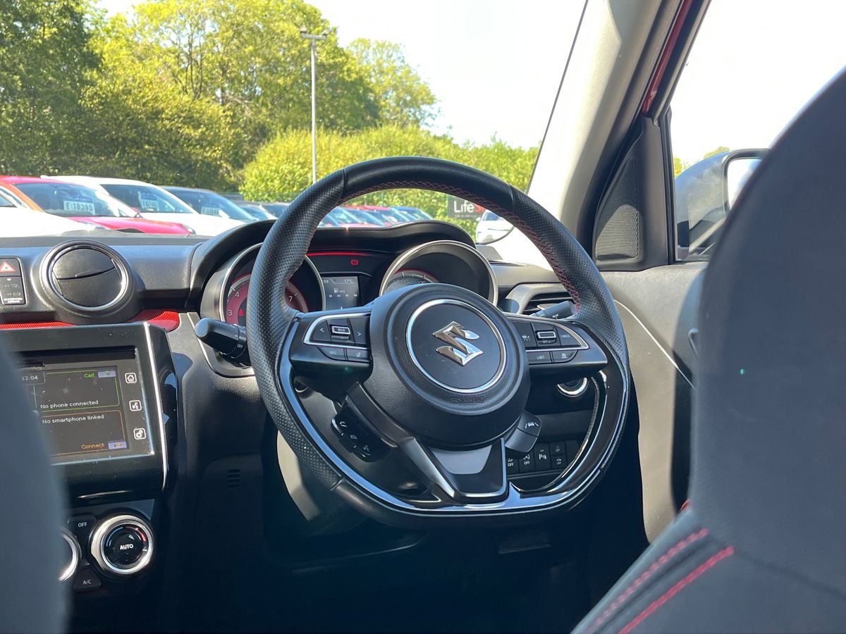 Suzuki Swift Photo 14
