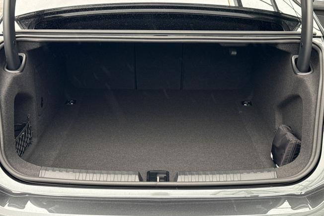 AUDI A6 Saloon Photo 12