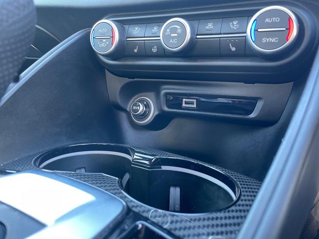 ALFA ROMEO Giulia Photo 22
