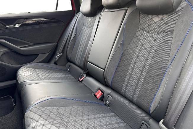 VOLKSWAGEN Passat Photo 9