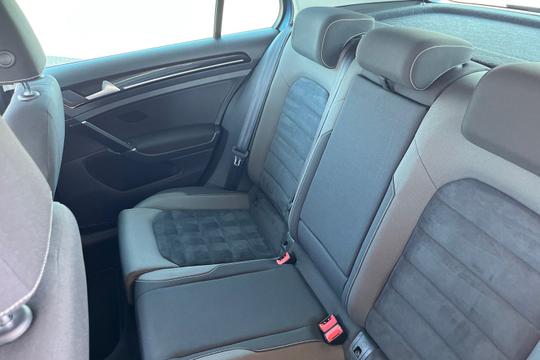 Volkswagen Golf Photo autoimg-9fc57230bda7e47110000de18df4a99e0de3f500.jpg