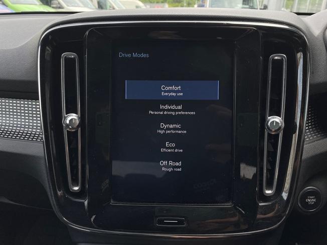 VOLVO XC40 Photo 26
