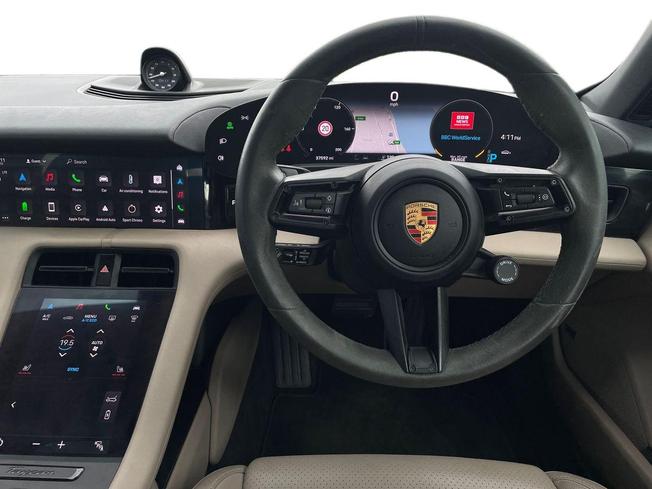 Porsche Taycan Photo 11