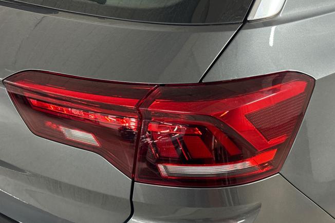 VOLKSWAGEN T-Roc Photo 18