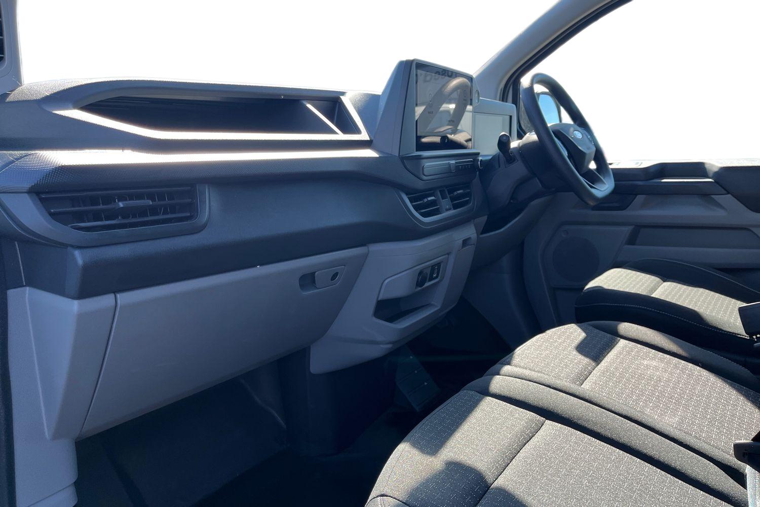 Ford E-TRANSIT CUSTOM Photo 2