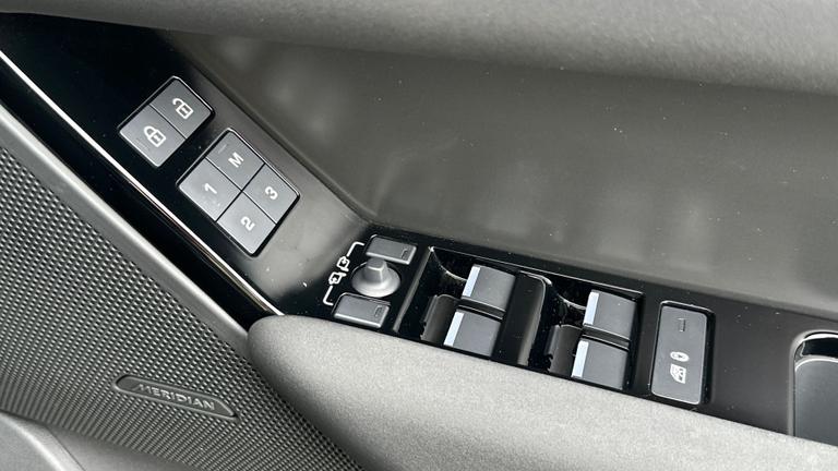 Used Land Rover Range Rover Velar GX74TLV 25