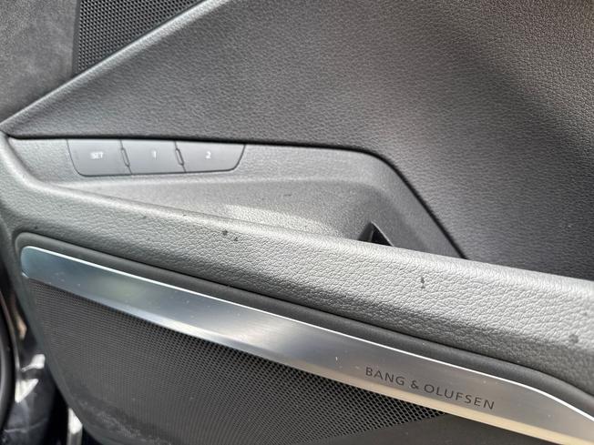 AUDI e-tron Photo 32