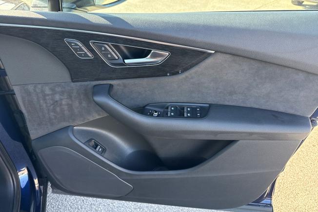 AUDI Q7 Photo 39