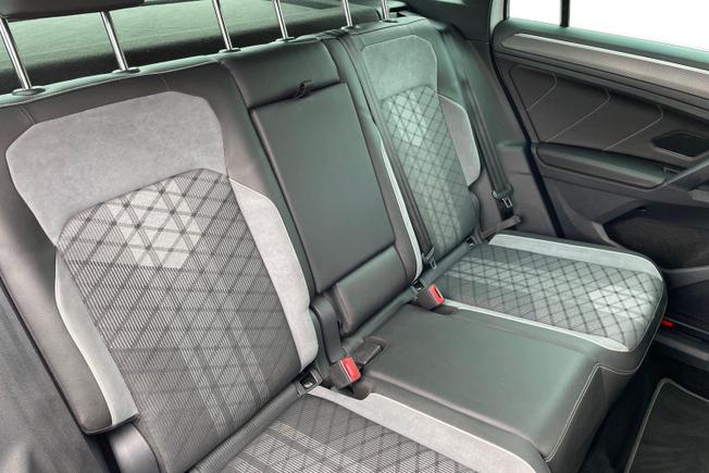 VOLKSWAGEN Tiguan Photo 9