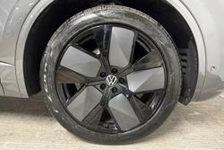 VOLKSWAGEN Touareg Photo 5