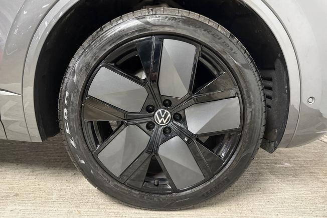 VOLKSWAGEN Touareg Photo 5