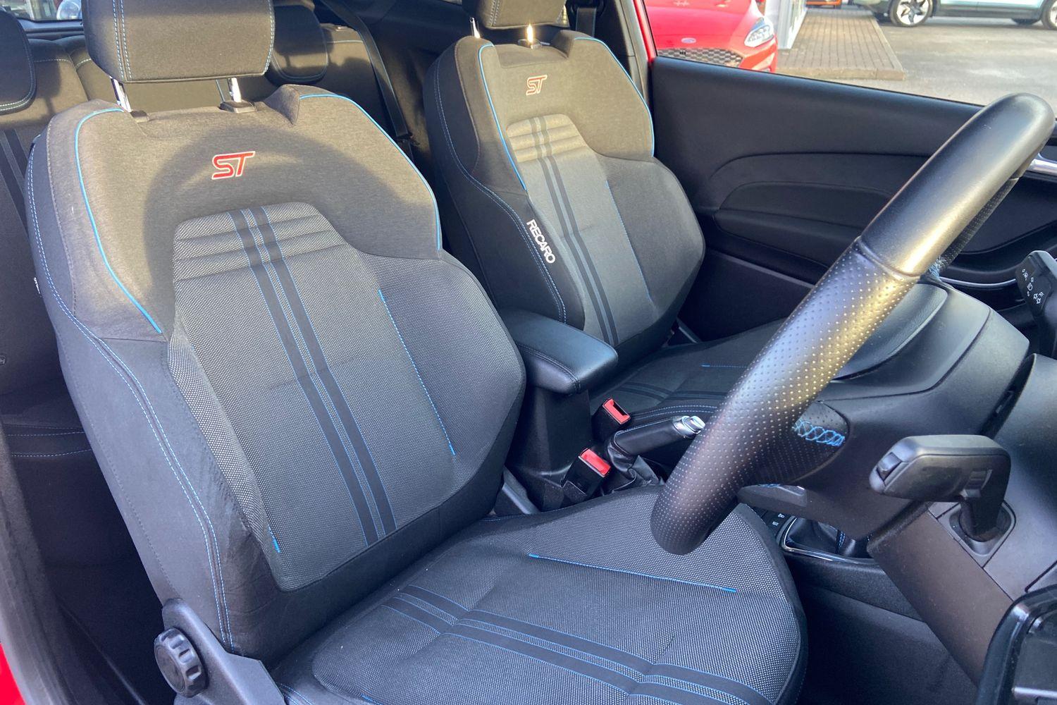 Ford Fiesta Photo 16