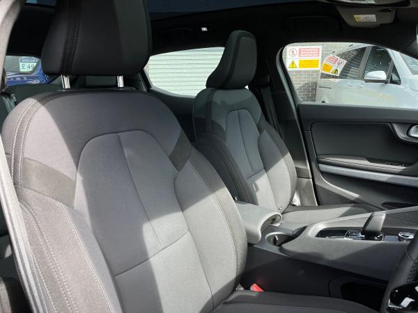 Polestar Polestar 2 Photo autoimg-9fdfc7246f12c12bed79b8c7335d91a1bd29b5a0.jpg