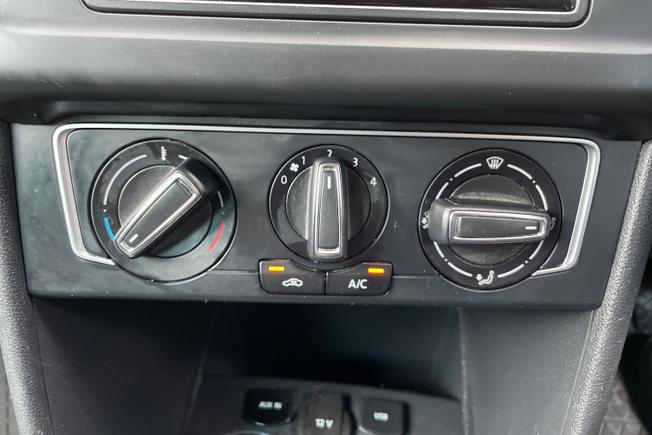 VOLKSWAGEN Polo Photo 32
