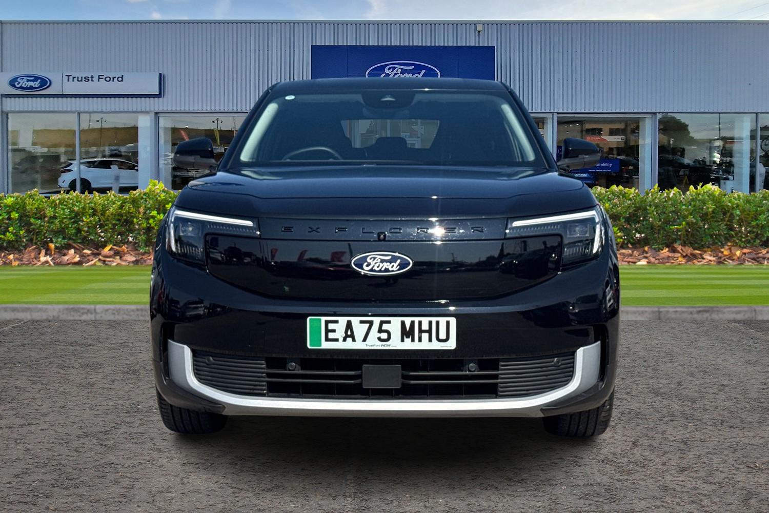 Ford EXPLORER Photo 5