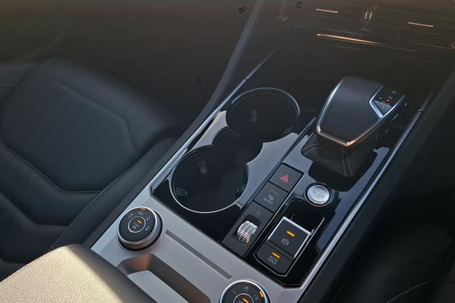 VOLKSWAGEN Touareg Photo 26